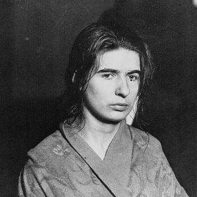 Léa se zdála byt rovněž v klidu...