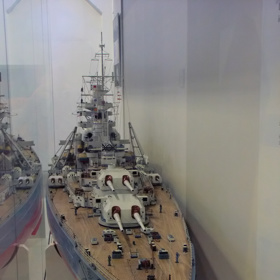 ...loď prý potopili sami, aby se nedostala do rukou nepřátel.