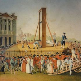 Jeho manželka Marie Antoinetta se katovi omluvila za to, že mu šlápla na nohu. Šlo o její poslední slova.