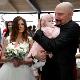 Malá Natálka vypadala v růžových šatičkách jako roztomilý bonbonek.