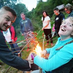Díky mamince nezůstala uzavřena sama do sebe, ale naopak vyhledává a má ráda společnost.