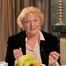 Regina Rázlová zde mimo jiné promluvila o svých zvláštních schopnostech, například talentu vykládat karty.