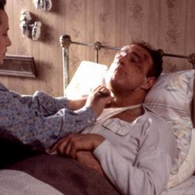 Role romanopisce Sheldona byla nabídnuta také Michaelu Douglasovi, Jacku Nicholsonovi či Robertu De Nirovi.
