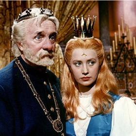 Zápletka legendárního díla se točí kolem princezny Lady, do jejíhož království vtrhne zlý král Kazisvět a žádá ji o ruku. Ona ale raději uteče, ukrytá v myším kožíšku...