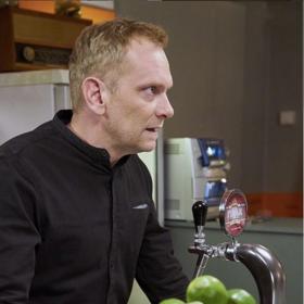 Tony se bojí o Coolnu i o svoji budoucnost. Mára mu svým nezákonným obchodem přidělal velké problémy. Sám Tony si v minulosti pár let odseděl a nerad by se do Márových problémů také namočil. Jak bude tuhle situaci řešit?