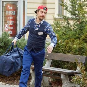 Mário má další starosti. Milovaná Ája ho vykopla na ulici. Až teď prohlédl, co je vlastně máma jeho dcery zač...