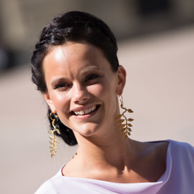 Pro formálnější příležitosti s oblibou volí vlasy zapletené do drdolu.