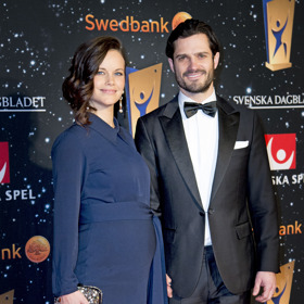 Vlasy sčesané takto do strany nosí Sofia jen zřídka, ač i ty jí velmi sluší!