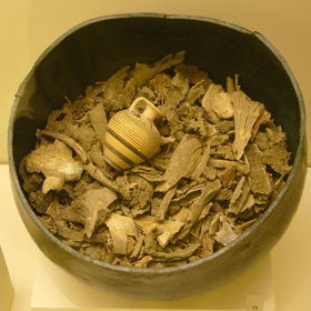 Lidské ostatky ze starověku spolu s dárky pro Boha. 