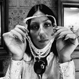 "Byla jsem chudá i bohatá (bohatství je lepší). Zažila jsem mládí i stáří (mládí je lepší)."