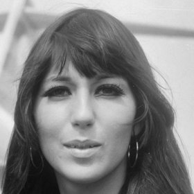 "Dívka může čekat na toho pravého, to ale neznamená, že si během toho nemůže užívat s těmi 'nepravými'."