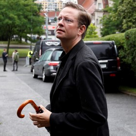 Na pohřeb dorazil také moderátor Aleš Cibulka.