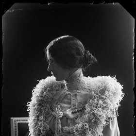 Úspěch jí záviděla spousta lidí, stala se tak terčem pomluv, že je společnicí bohatých mužů. Přitom to Cléo de Mérode neměla zapotřebí. Díky obchodnímu talentu byla finančně nezávislá. 