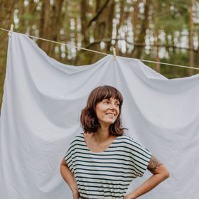 Námořnické šaty One Village, 1600 Kč