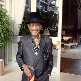 Nakonec se ale Sammy Davis Jr. našel v judaismu.