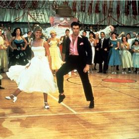 Natáčení tanečních scén v tělocvičně se neobešlo bez lékařské pomoci. Bylo tam takové vedro, že někteří herci zkolabovali.