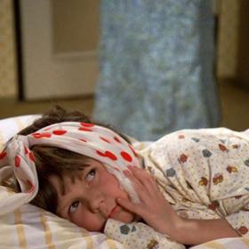 Jak vytrhnout velrybě stoličku: Vašek (Tomáš Holý) nemá psa a ani tátu. Proto se rozhodne vzít osud rodiny do vlastních rukou a najde mámě nového partnera.