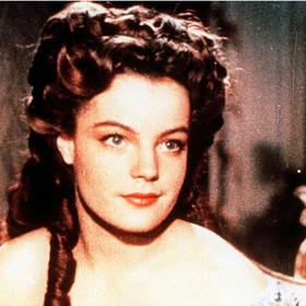 Sissi: Sestra Sissi, Helena, je pozvána na zásnubní večírek ke svému budoucímu muži Františku Josefovi. Na cestu se s ní vydá i Sissi, což je poněkud nešťastné, neboť František bude mít oči jen pro ni.