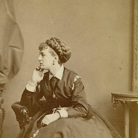 V roce 1870 byli v Anglii obviněni dva transvestité. Na lavici obžalovaných usedl(a) Stella...