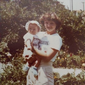 Vlastina Svátková s maminkou na výletě.