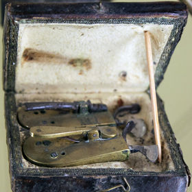 Takto vypadala sada pro pouštění žilou.