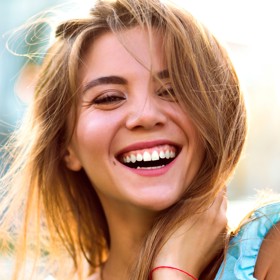 MAJÍ POZITIVNÍ SMÍCH: Kozorozi milují život, jakou takovými velkými dětmi. Ostatně i proto třeba milují animáky. Jsou schopni smát se z plných plic a oblíbený film si pustí klidně stokrát. Nikdy je totiž nepřestane bavit a vždy se mu smějí, jako by ho viděli poprvé. Není víc, než upřímný smích Kozoroha, který dodá pozitivní energii všem okolo.