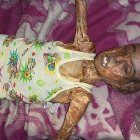 Anatoly Moskvin ve svém bytě uchovával 26 mumií mladých dívek a žen. Dokonce je i oblékal, aby se měly k světu. 