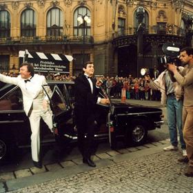 Velká filmová loupež: Jiří Lábus a Oldřich Kaiser mají převzít cenu japonské televize. Do cesty se jim však připletou gangsteři, kteří hodlají uloupit jeden převratný vynález. 