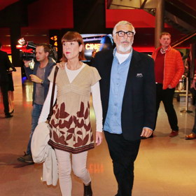 Na premiéru filmu Spectre v listopadu 2015 si vybrala pohodlný, přitom velmi lichotivý outfit.