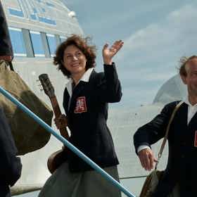 Pro Zátopka bylo připraveno 750 kostýmů. Část pochází barrandovského fundusu, ale většina jich byla ušita speciálně pro film.