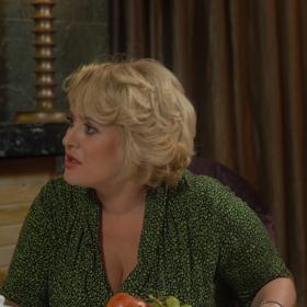 Ale také ze zeptala, jak se rodina a okolí dívá na někoho nebinárního.