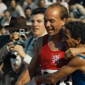 Točilo se na několika místech v Praze (stadion Sokol Vinohrady v Riegrových sadech, Stromovka, Stadion Evžena Rošického na Strahově), dále v Plzni i okolí Lipna.