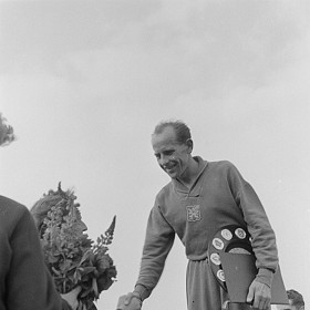 O rok později pokořil hned dvakrát světový rekord v běhu na deset kilometrů. V dalších sezónách si třikrát vylepšil svůj vlastní čas. 