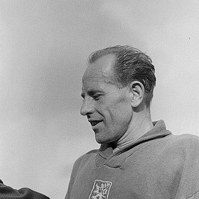 Emil Zátopek byl československý atlet, čtyřnásobný olympijský vítěz ve vytrvalostním běhu a manžel Dany Zátopkové. 