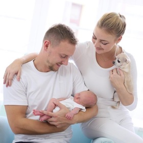 Markéta Konvičková s partnerem Reném a malou Amálií.