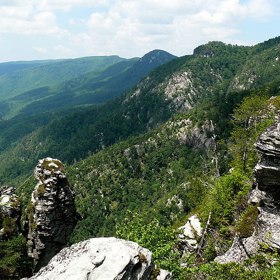 Brown Mountains v Pisgah National Forest přitahují turisty tajemnými světly.