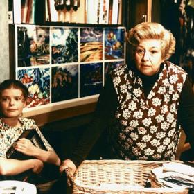 Nebylo to poprvé, kdy Stella Zázvorková hrála Zuzaně Bydžovské babičku. Situace se opakovala ve filmu Jestli jednou odejdu.