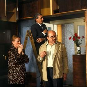 Hlavu rodiny si měl původně zahrát Jiří Kodet. 