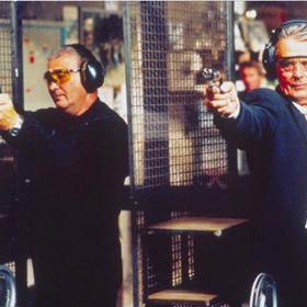 Jean-Claude Izzo je představitelem tzv. středomořské noir. Navzdory úspěchu u čtenářů a naléhání nakladatele věnoval Fabiovi jenom trojici knížek. 