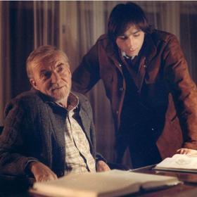 Předobrazem pro lékaře, kterého si zahrál Miroslav Macháček, byl MUDr. Zdeněk Kunc. Díky úspěšné operaci ženy Klementa Gottwalda se stal celebritou. 