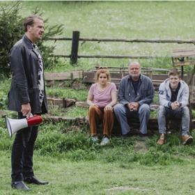 Chaty obývají starousedlíci i nová generace.