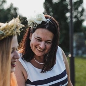 Tereza Těžká se vdává. Na fotografii je opět s maminkou.