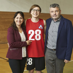 První řada seriálu Pan profesor má 15 epizod a doprovodnou hudbu složil Jan P. Muchow.