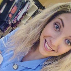 Anička Slováčková se objevila také v Ordinaci v růžové zahradě, kde si zahrála sestřičku Radku. Dlouho točila s různými parukami.