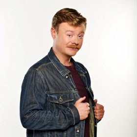 Filip Kaňkovský hraje v seriálu Dvojka na zabití technika jménem Koťátko.