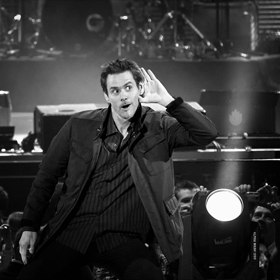 Přišli i o domov. Přežívali namačkaní v dodávce.