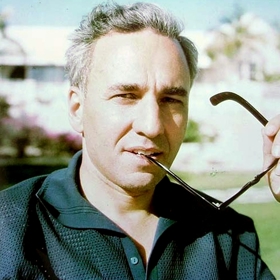 Huntington Hartford za zděděné peníze hledal pirátský poklad. Samozřejmě to skončilo fiaskem. 