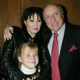 Anička Slováčková jako dítě se svými rodiči Dádou Patrasovou a Felixem Slováčkem.