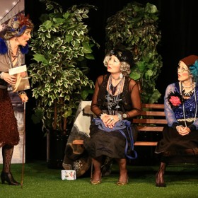 Pavlína Mourková ve hře Zlatý časy (Divadlo Radka Brzobohatého)