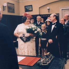 Vlak dětství a naděje: Kuchařka Anna Urbanová má velké srdce. Vejde se do něj její životní partner i jeho dcera. Rodinnou idylku však přeruší válka.